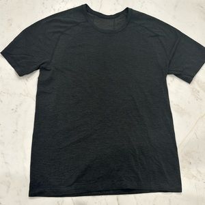 Lululemon men Metal Vent Tech Short Sleeve size M black rarely worn